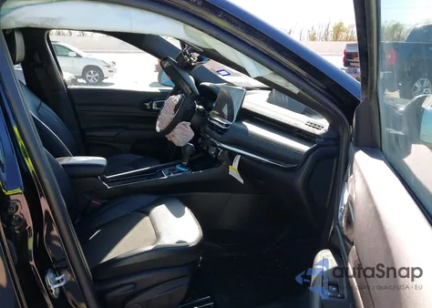 2025 Jeep Compass Latitude 4X4 from USA, damaged, VIN 3C4NJDBN3ST571670